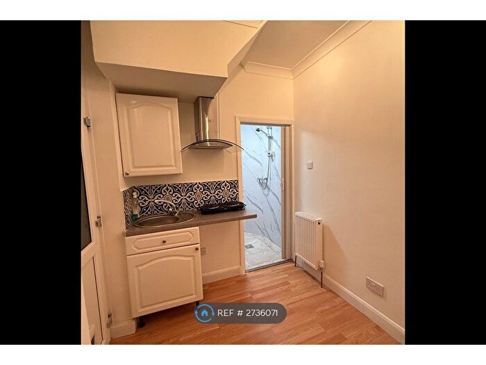 Studio To Rent In Kenway, Southend-On-Sea, SS2
