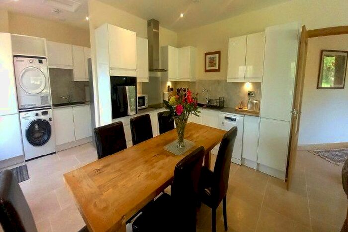 2 Bedroom Bungalow To Rent In Trull, Taunton, TA3