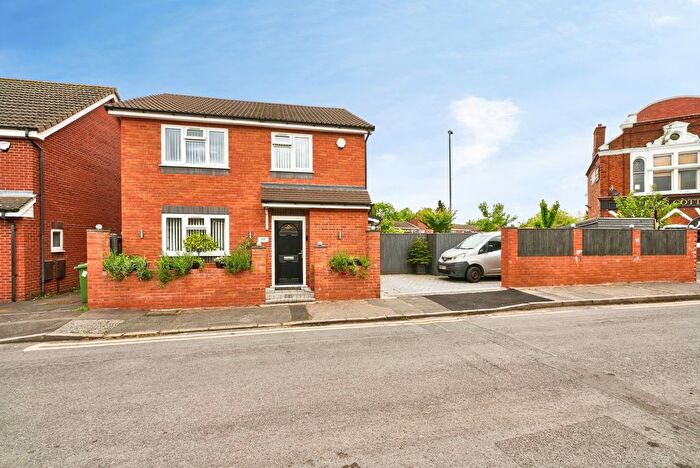 3 Bedroom Detached House For Sale In Paddock Lane, Walsall, West Midlands, WS1