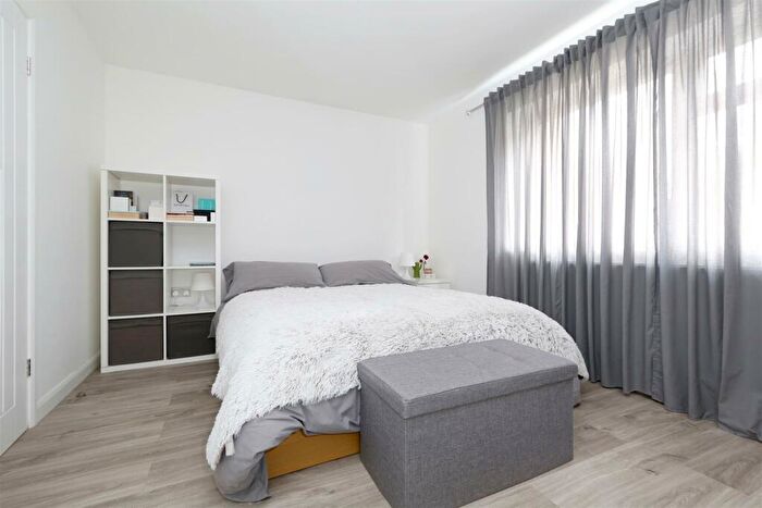 1 Bedroom Flat To Rent In Mayfield House, Northfield Road, N16