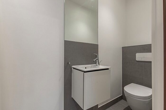 Studio To Rent In Cairnfield Avenue, London, NW2