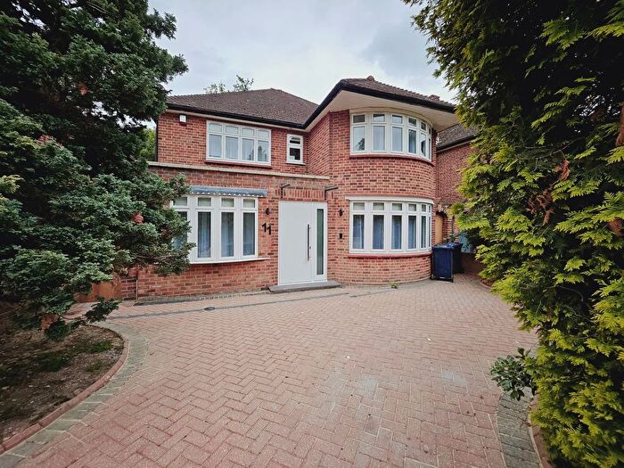 5 Bedroom Detached House To Rent In Danescroft Gardens, London, NW4
