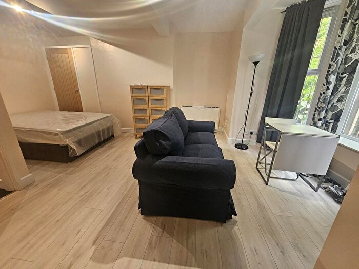 1 Bedroom Flat To Rent In Moorhouse -Moorland Road, Leeds, LS6