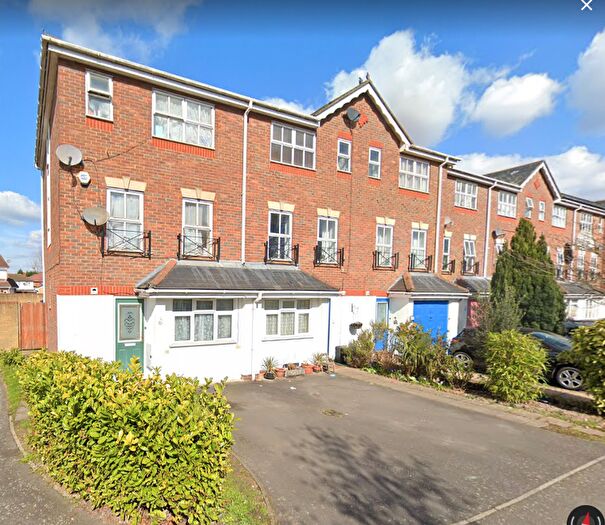 4 Bedroom Town House To Rent In Tollgate Drive, Hayes, UB4