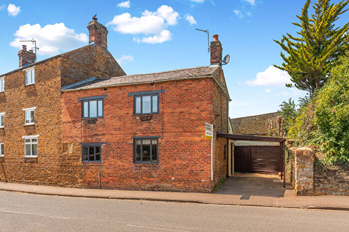 2 Bedroom Cottage For Sale In High Street, Bodicote, OX15