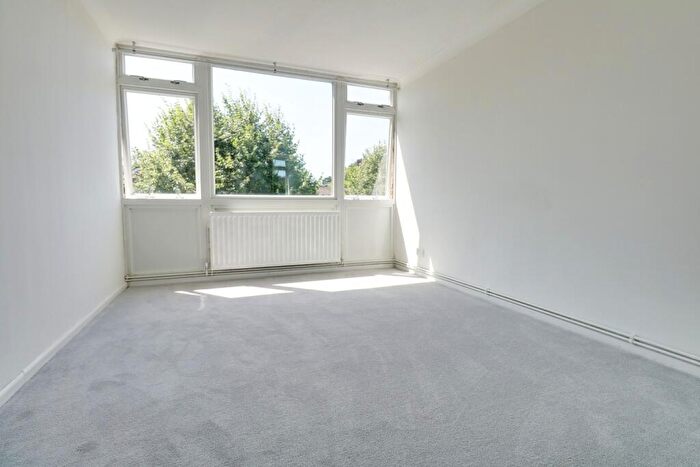 2 Bedroom Apartment To Rent In Albemarle Road, BR3