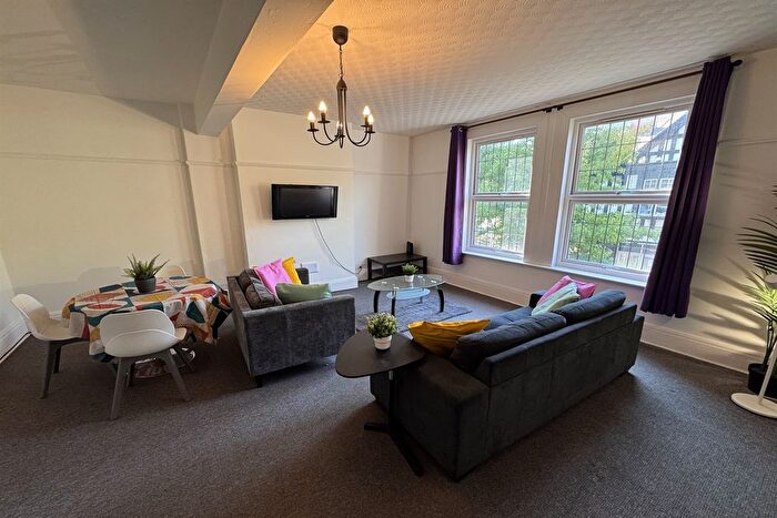 3 Bedroom Flat To Rent In High Road, Beeston, NG9