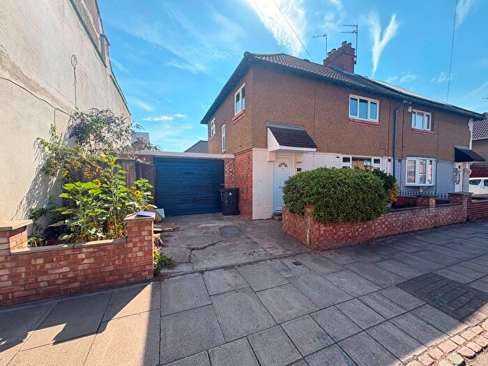 3 Bedroom Semi-Detached House To Rent In Dunton Street, Leicester, LE3