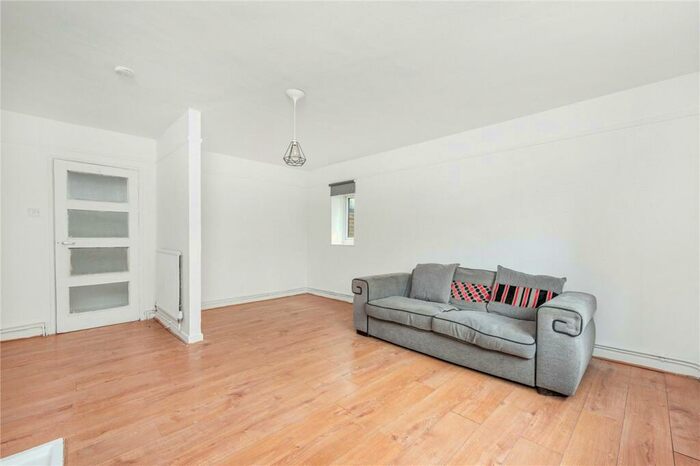 Studio To Rent In Burma Road, London, N16