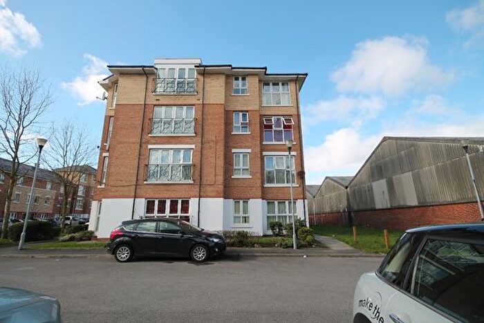 2 Bedroom Flat To Rent In Golders Green, Liverpool, L7