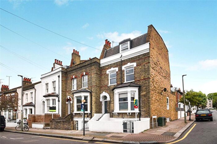 Studio To Rent In Taybridge Road, Battersea, London, SW11