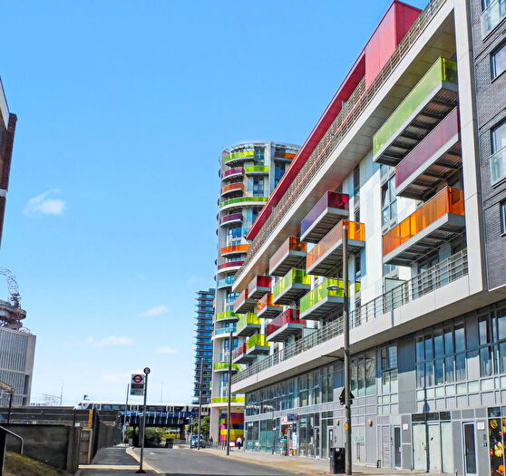 2 Bedroom Flat For Sale In Azura Court, Stratford, E15