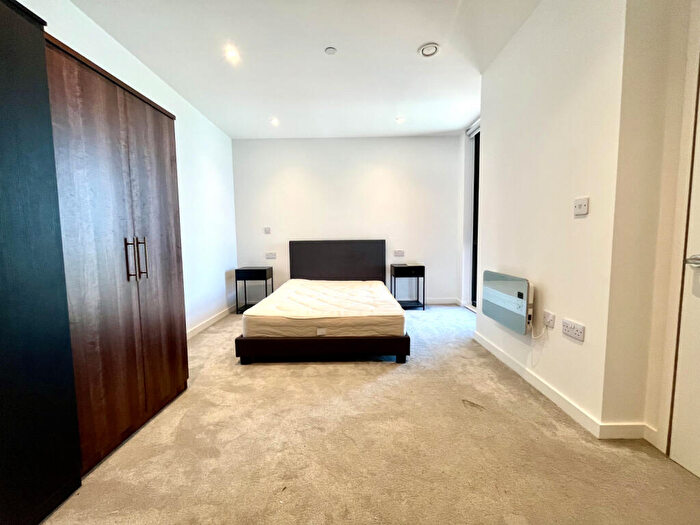 2 Bedroom Apartment To Rent In Queen Street, Salford, M3