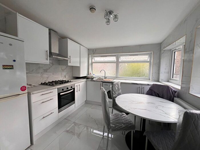 Studio To Rent In Harrow Road, London, W9