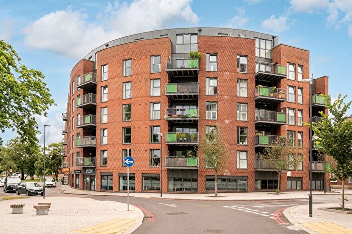 2 Bedroom Flat For Sale In Mullins Place, Clapham Park, London, SW4