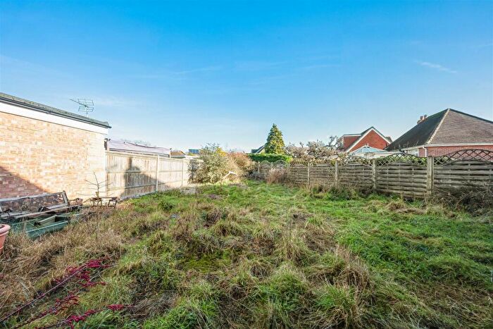 2 Bedroom Detached Bungalow For Sale In Sandown Avenue, Calcot, Reading, RG31