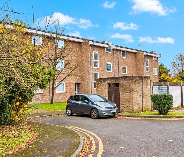 2 Bedroom Flat For Sale In Sandown Drive, Carshalton, SM5