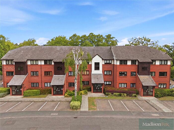 1 Bedroom Apartment For Sale In Maple Gate, Loughton, Essex, IG10