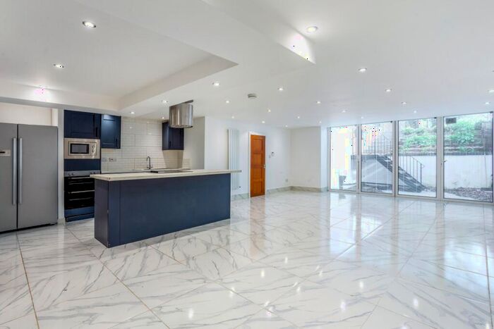 1 Bedroom Apartment To Rent In North Street Winkfield, SL4