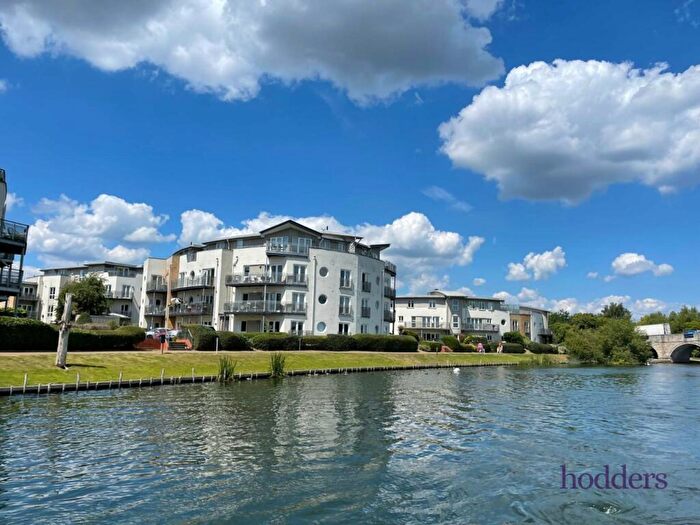 2 Bedroom Apartment To Rent In Chertsey, Surrey, KT16