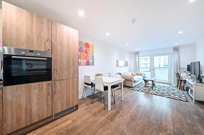 2 Bedroom Apartment For Sale In John Thornycroft Road, Southampton, Hampshire, SO19