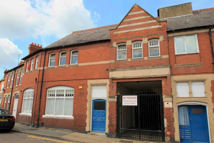 2 Bedroom Flat To Rent In Windmill Road, Rushden, NN10