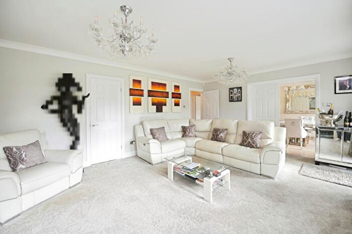 4 Bedroom Detached House For Sale In Kings Gardens, Upminster, RM14