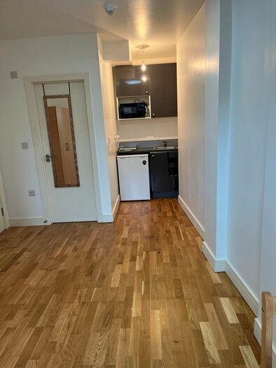 Studio To Rent In Mile End Road, Mile End, E3