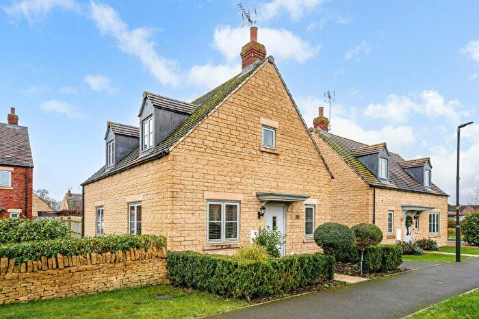 2 Bedroom Detached House For Sale In Foxglove Close, Moreton-in-Marsh, Gloucestershire, GL56