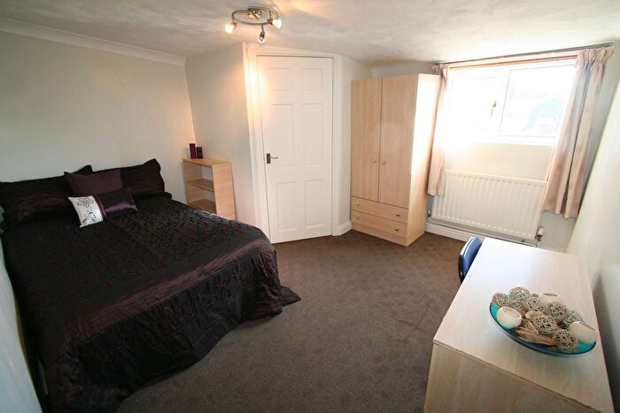 1 Bedroom Terraced House To Rent In Kirkstall Road, Leeds, LS4