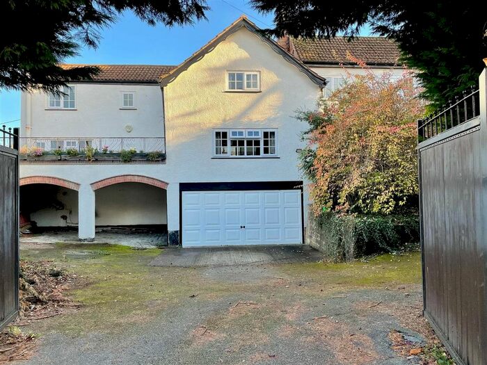 4 Bedroom Detached House For Sale In Toad Lane, Elston, Newark NG23