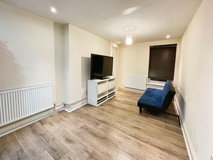 1 Bedroom Flat To Rent In Tudor Street, Cardiff, CF11