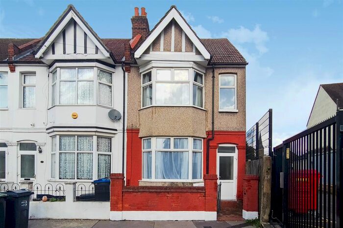 3 Bedroom End Terrace House For Sale In Constance Road, Croydon, CR0