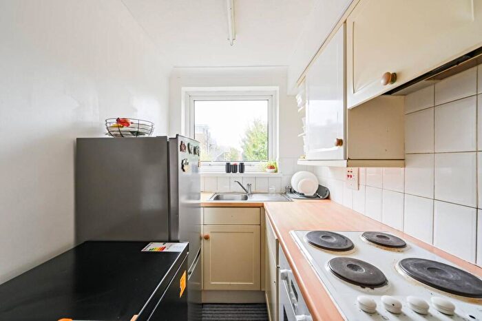 1 Bedroom Flat For Sale In Regent Square, Bow, London, E3