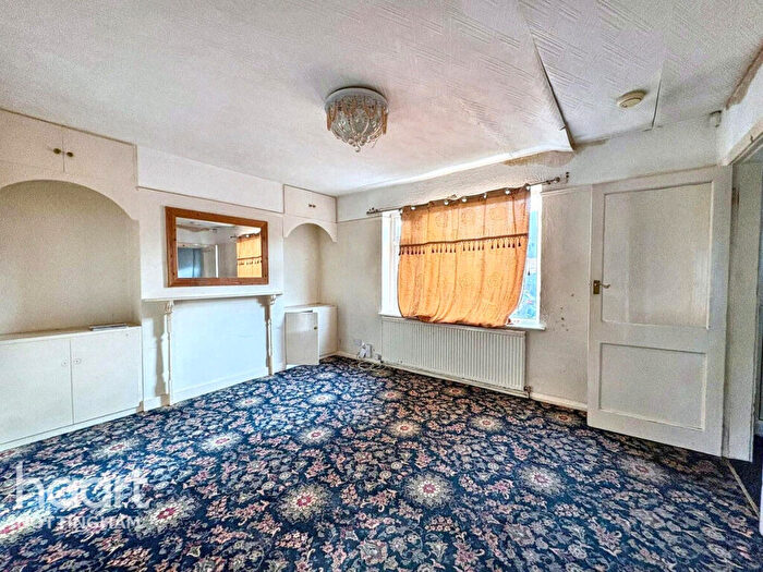 3 Bedroom Terraced House For Sale In Frinton Road, Nottingham, NG8