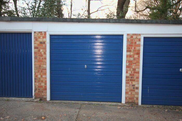 Garage / Parking To Rent In Paddockhall Road, Haywards Heath, RH16