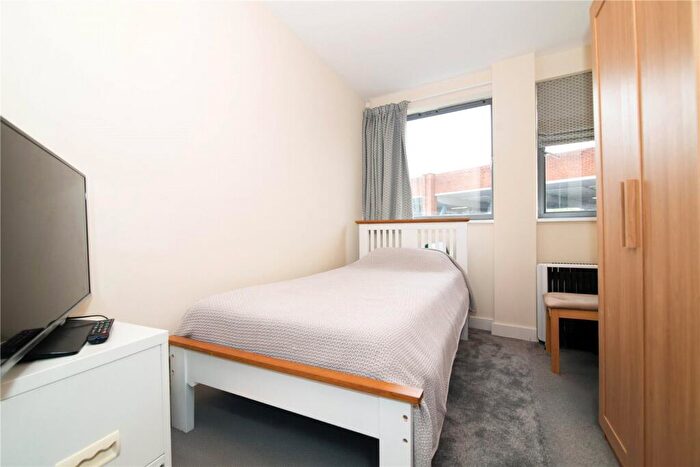 2 Bedroom Apartment For Sale In The Bittoms, Kingston Upon Thames, KT1