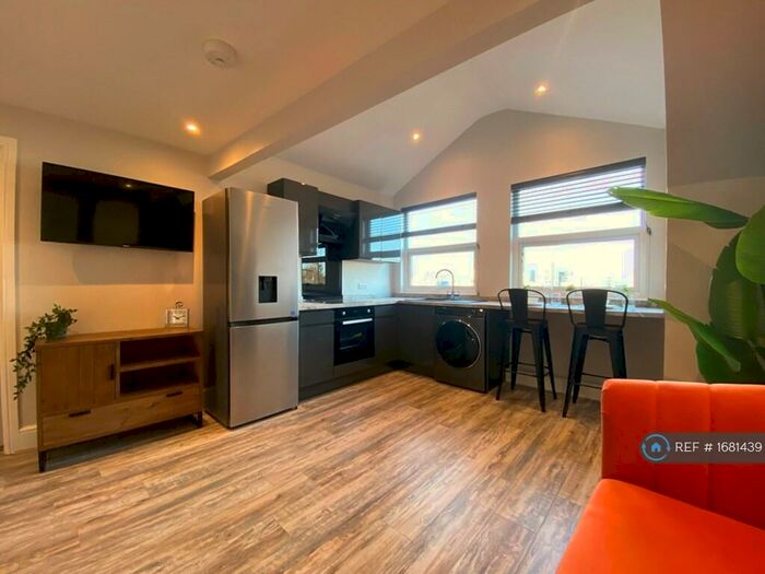 2 Bedroom Flat To Rent In Shrewsbury Road, Sheffield, S2