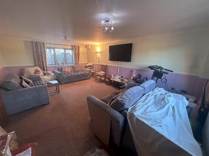 4 Bedroom Property To Rent In Hitchin Road, Upper Caldecote, Biggleswade, SG18