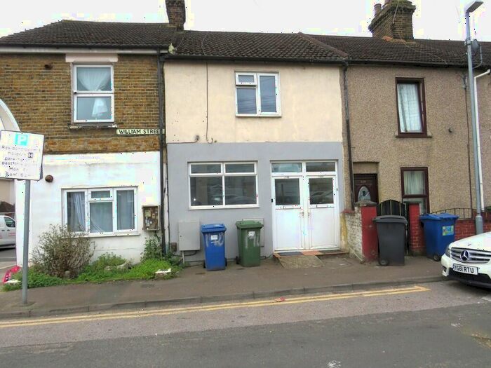 2 Bedroom Flat To Rent In William Street, Grays, Essex, RM17