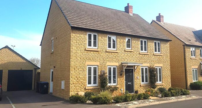 4 Bedroom Detached House For Sale In Blush Crescent, Carterton, Oxfordshire, OX18