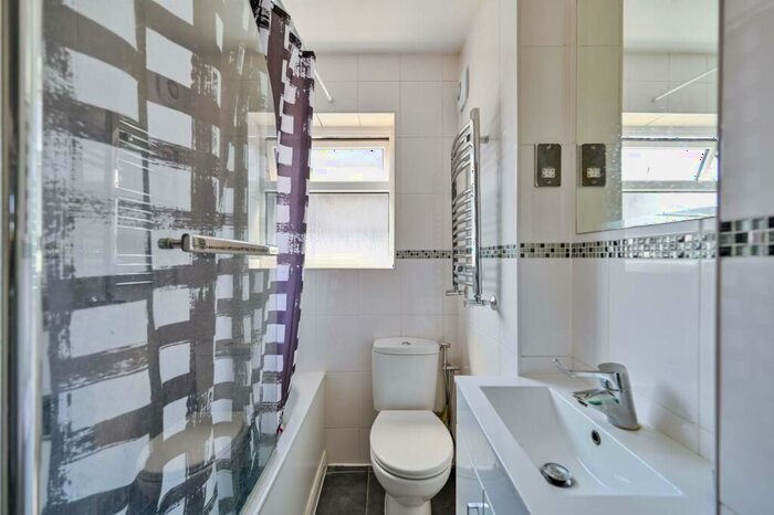 2 Bedroom Maisonette To Rent In Park Road, Kingston, Kingston Upon Thames, KT2