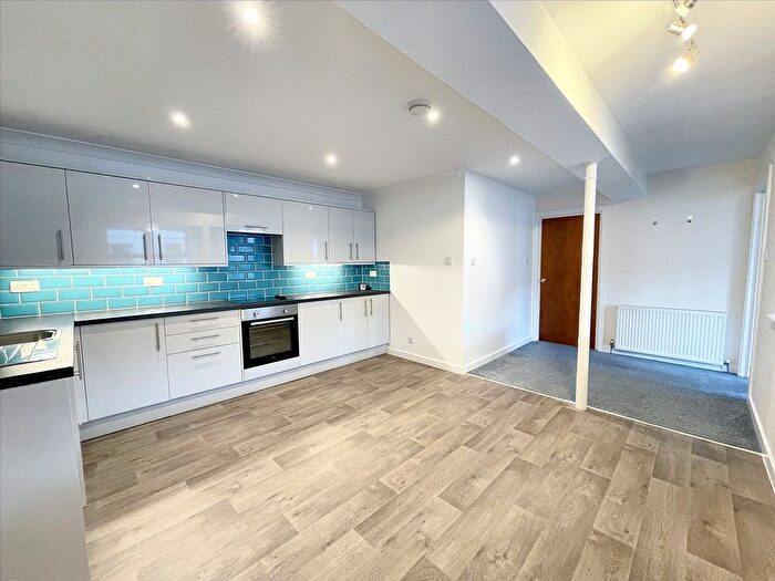 2 Bedroom Flat To Rent In Southlands Road, Torquay, TQ2