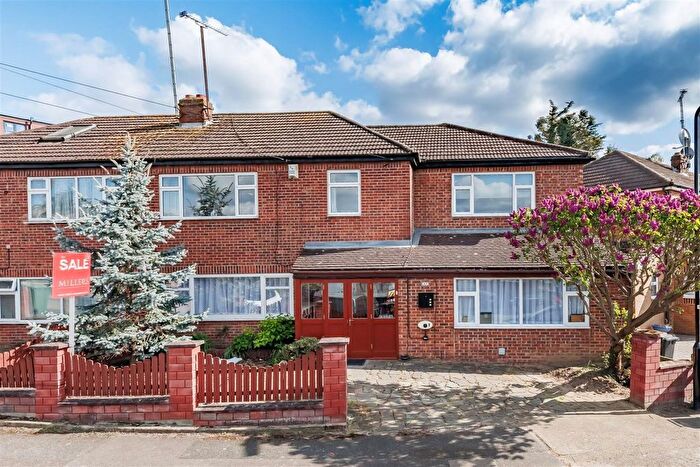 4 Bedroom Semi Detached House For Sale In Eatons Mead, Chingford, E4
