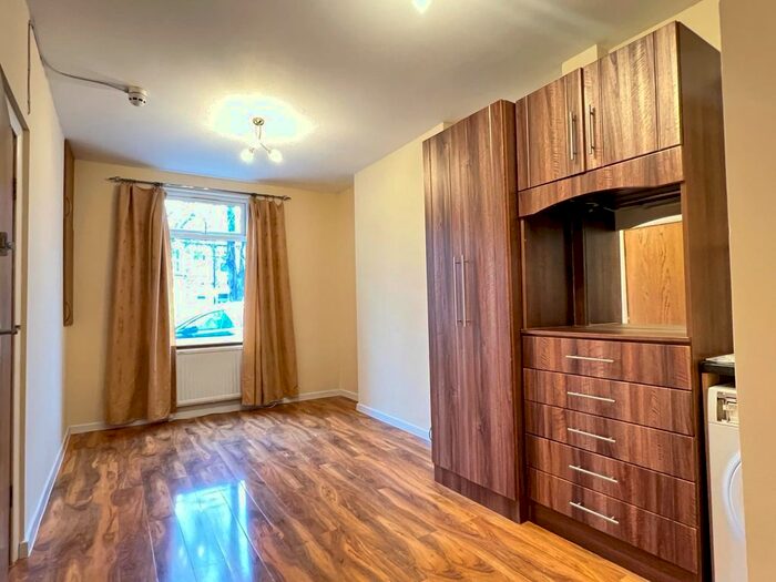 Studio To Rent In St. Stephens Road, Hounslow, TW3