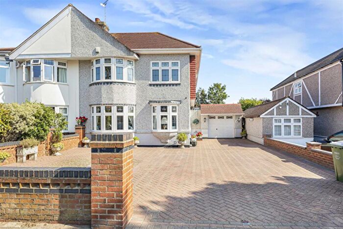 5 Bedroom Semi Detached House For Sale In Cavendish Avenue, Sidcup, DA15