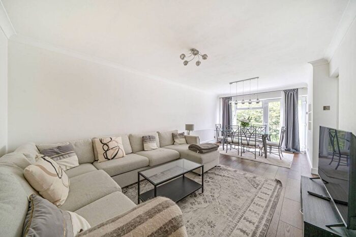 2 Bedroom Flat For Sale In Amherst Road, Ealing, London, W13