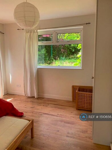 4 Bedroom Semi-Detached House To Rent In West End Lane, Barnet, EN5