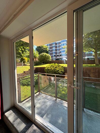 2 Bedroom Flat To Rent In Eaton Gardens, Hove, East Sussex, BN3