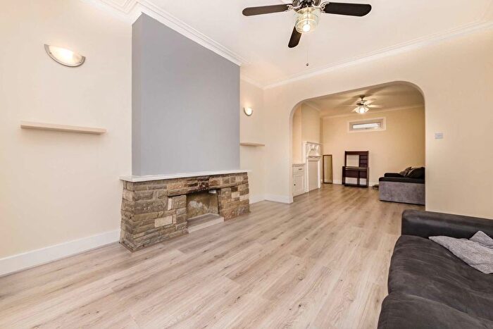 4 Bedroom Property To Rent In Ribblesdale Road, London, SW16